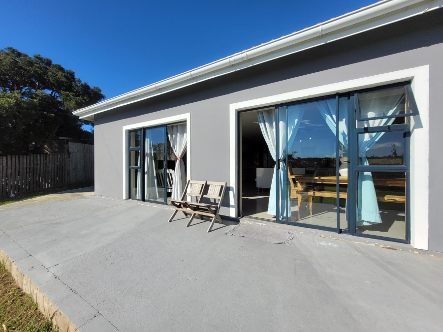 3 Bedroom Property for Sale in Wavecrest Eastern Cape